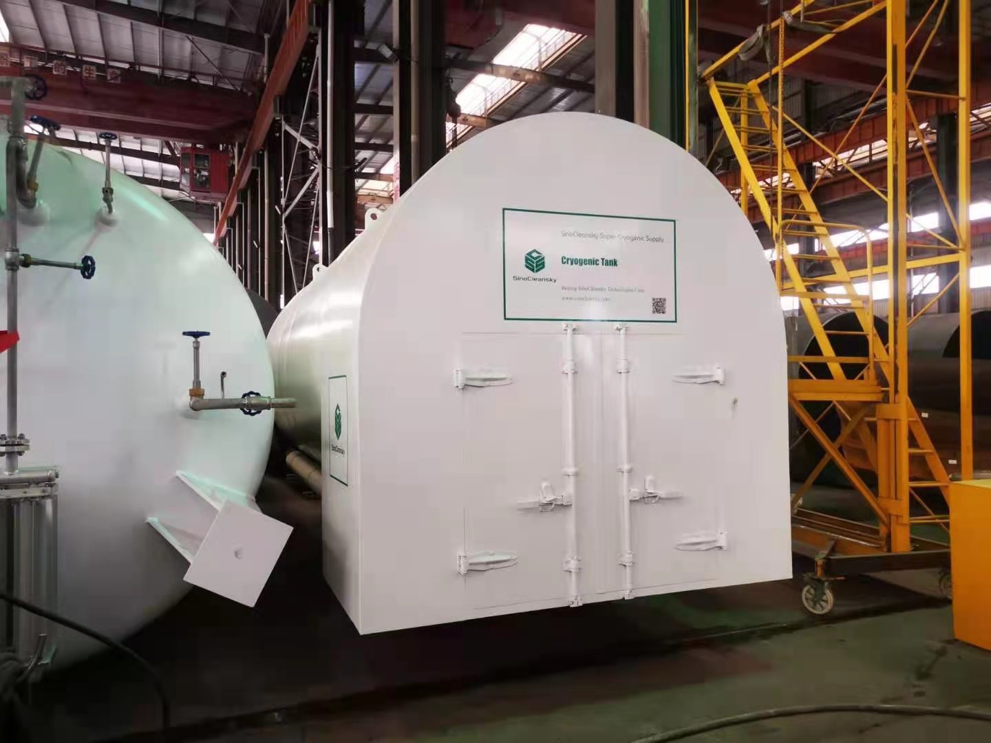 Cryogenic road tanker