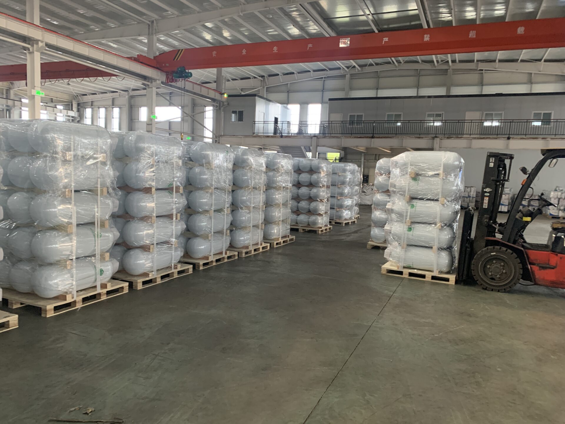 CNG cylinder transportation