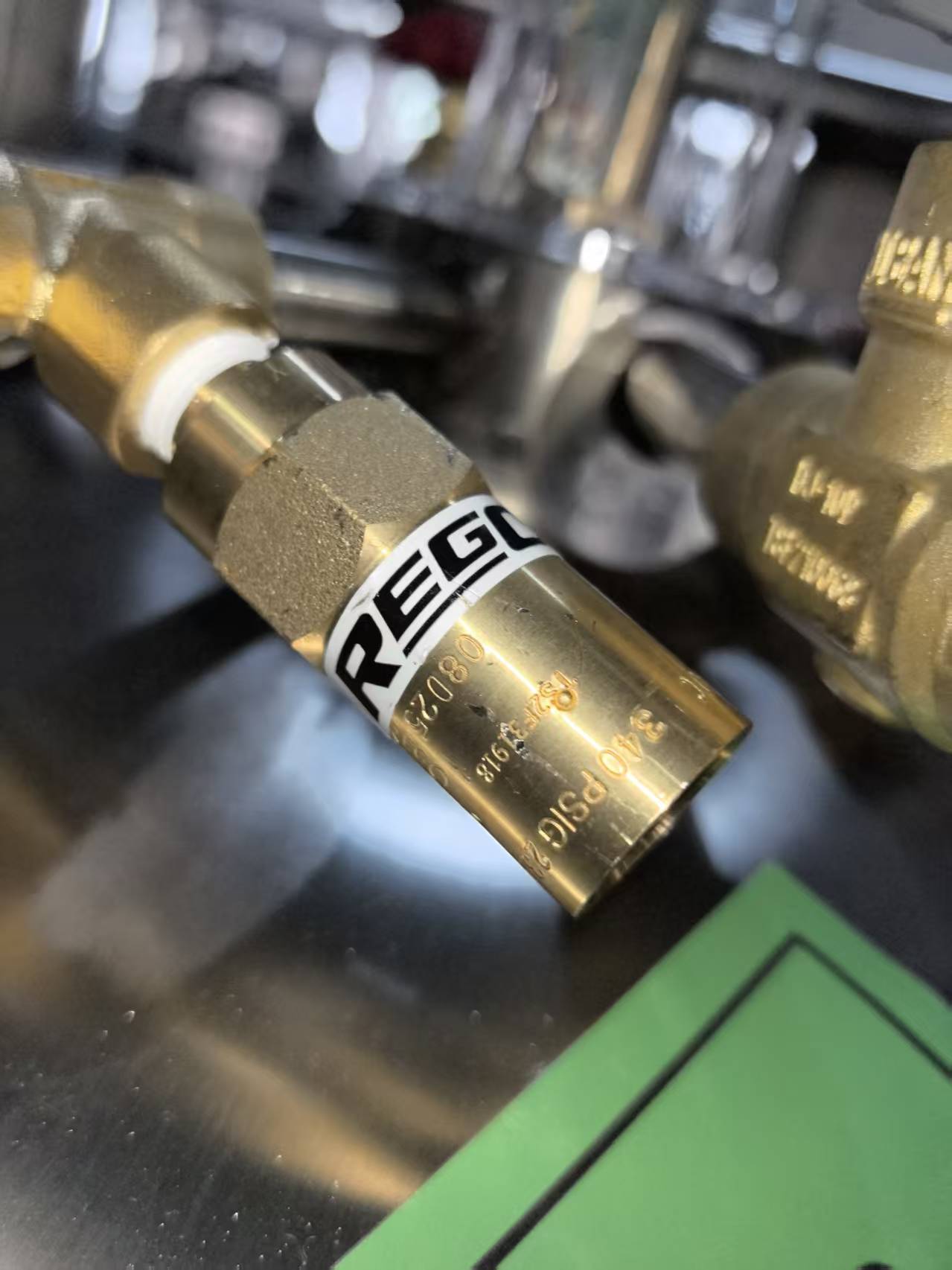 Rego valve of cryogenic cylinder