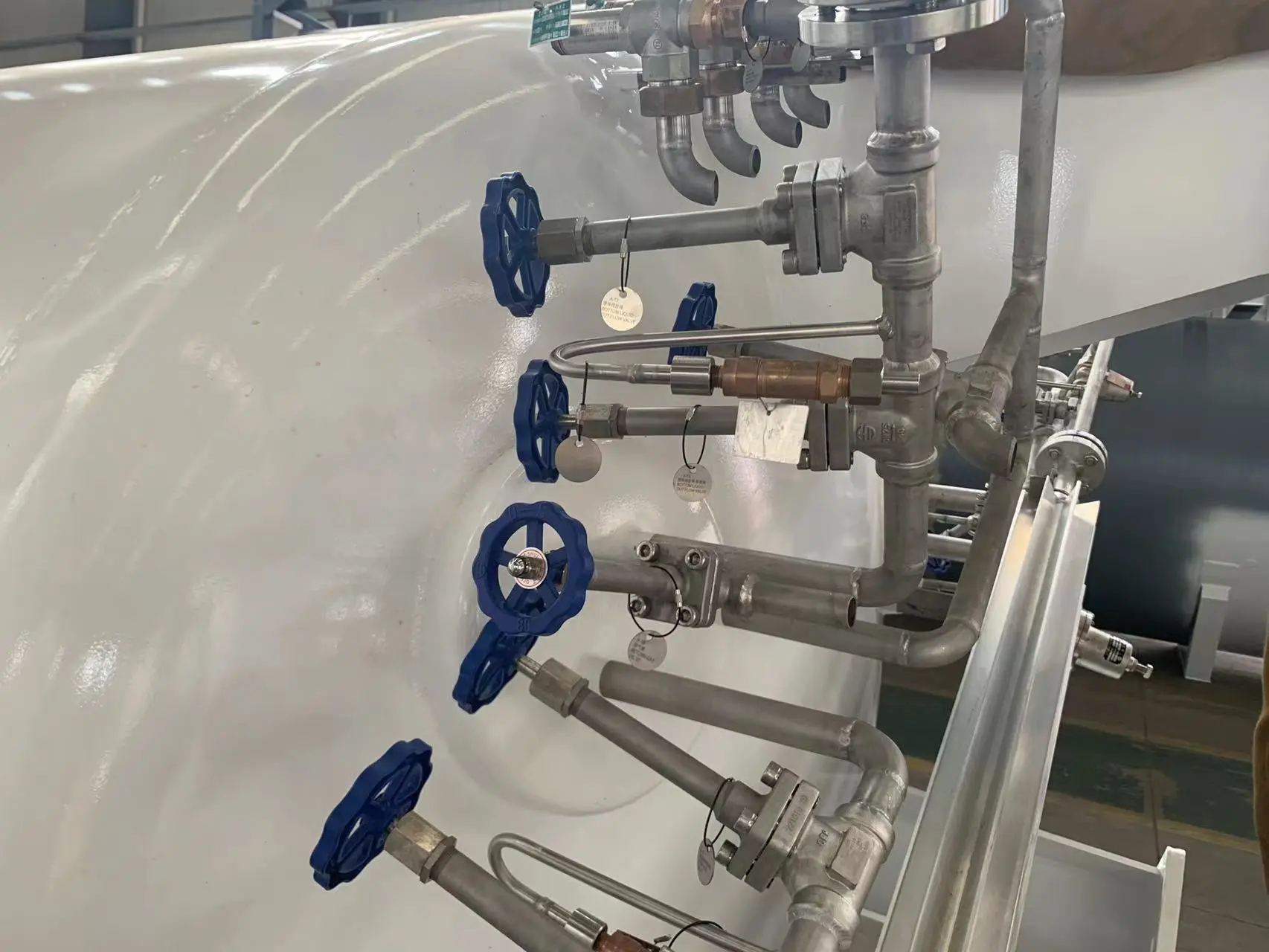 valves of liquid gas storage tank