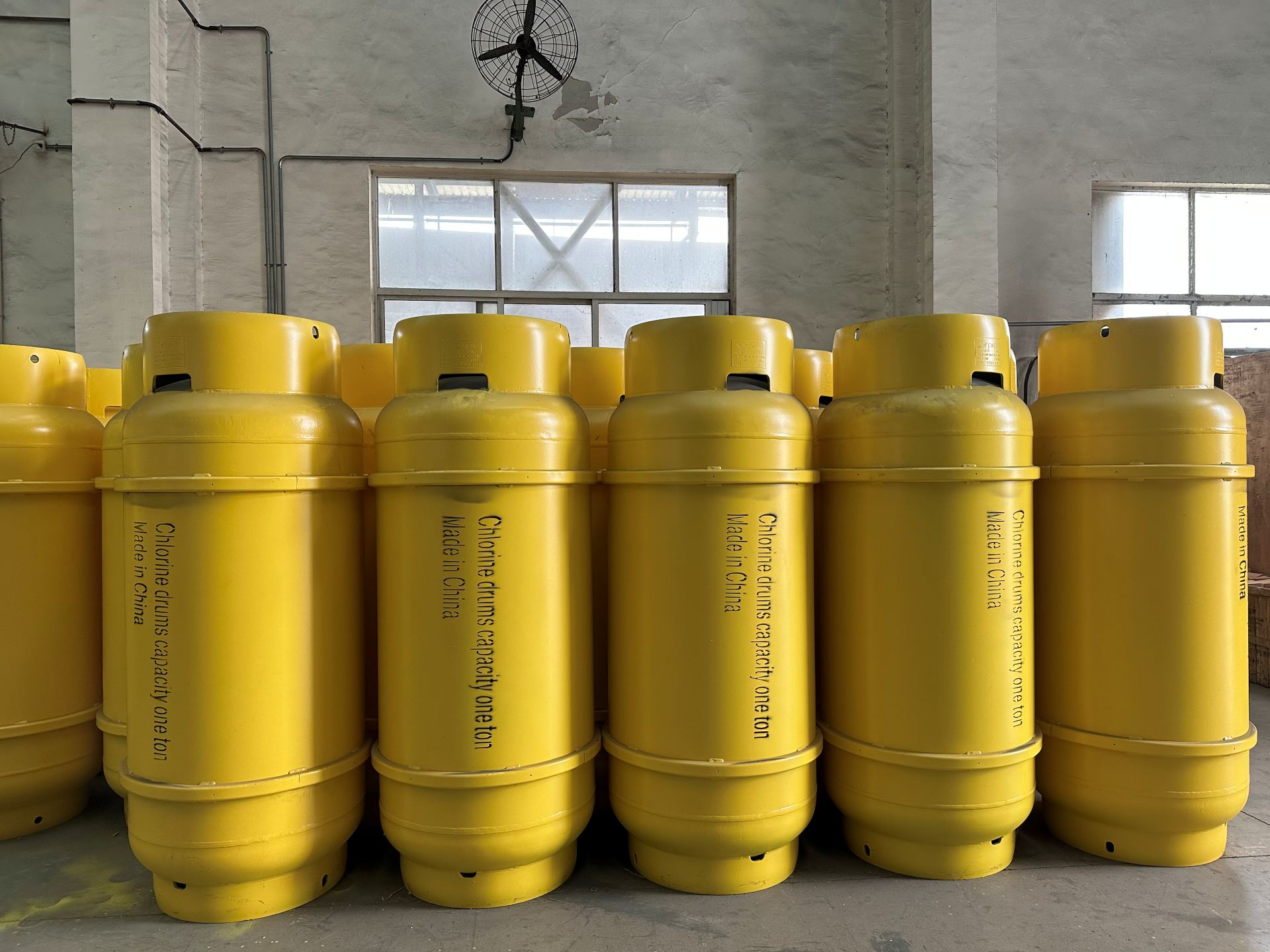 chlorine cylinder