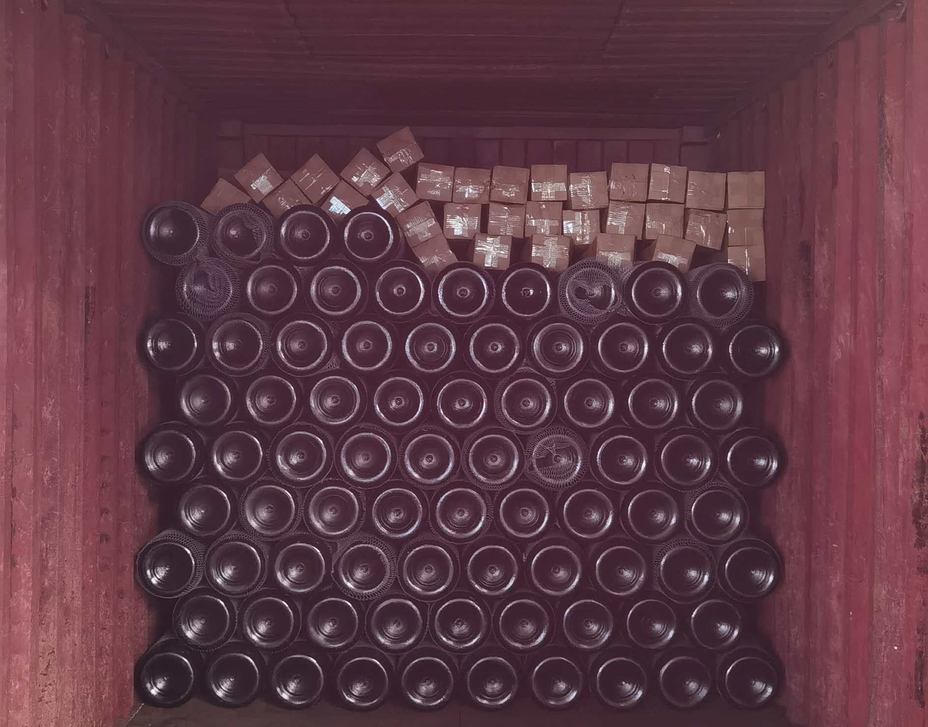 Steel cylinder packaging and transport