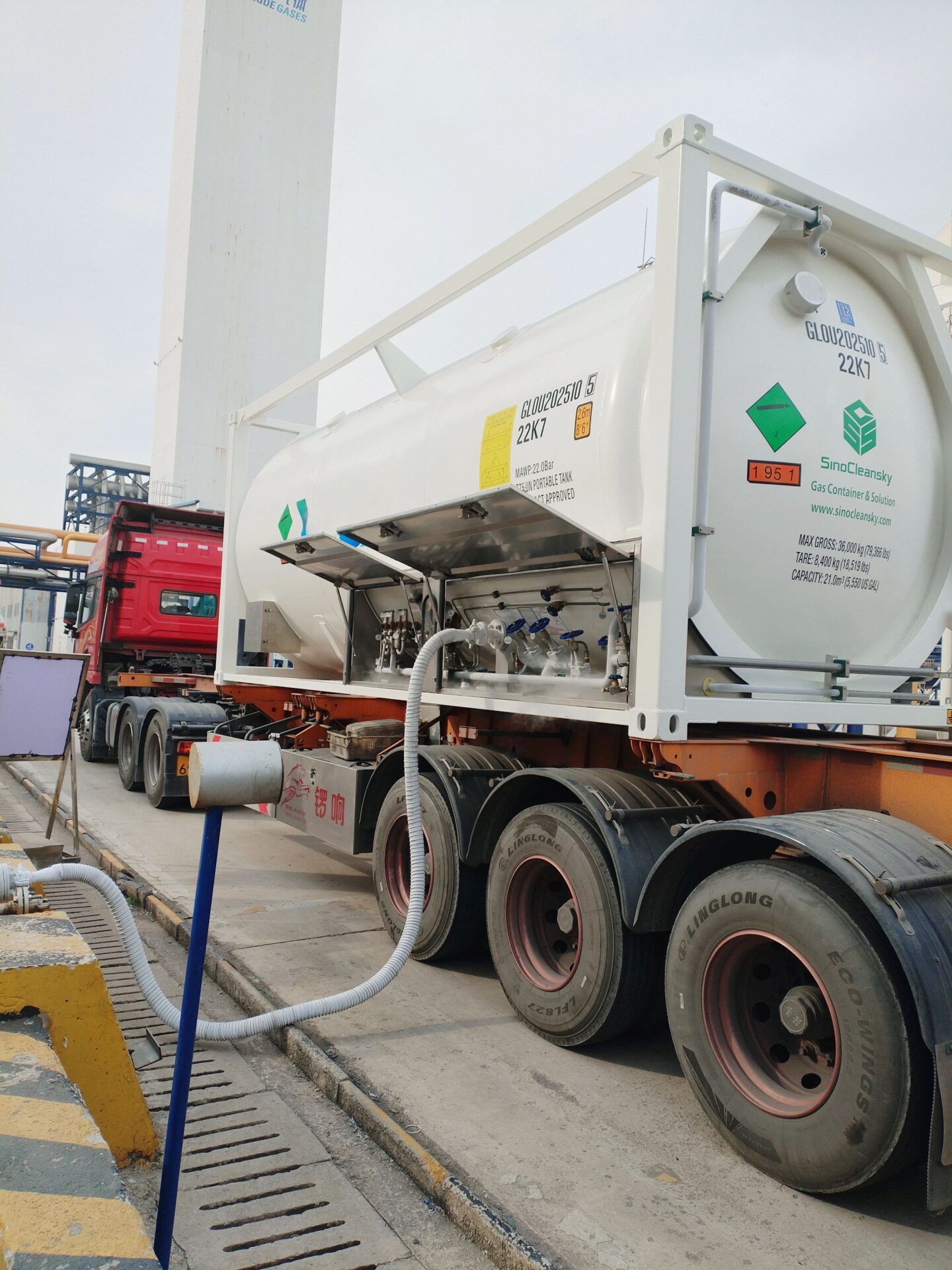Bulk gas delivery by ISO tank container