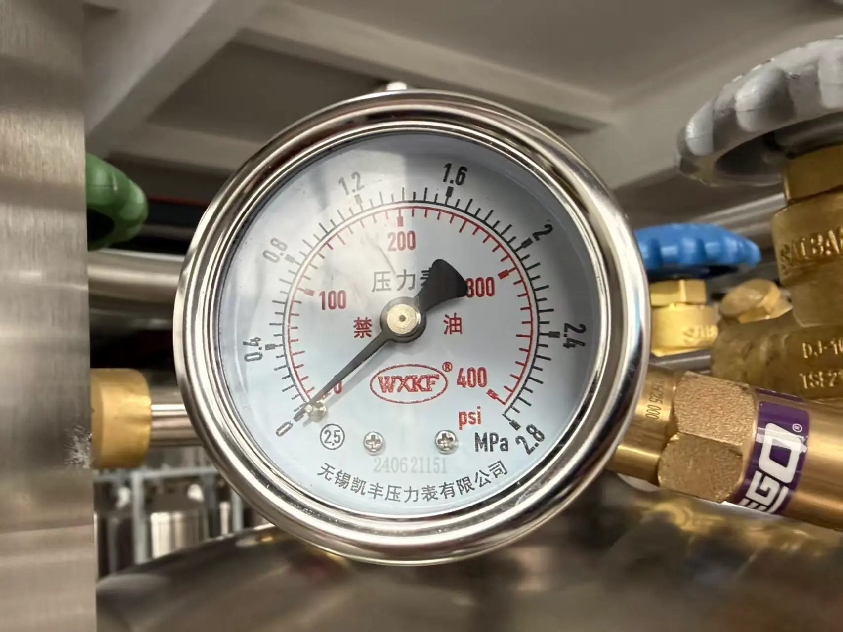 gauge of cryogenic cylinder